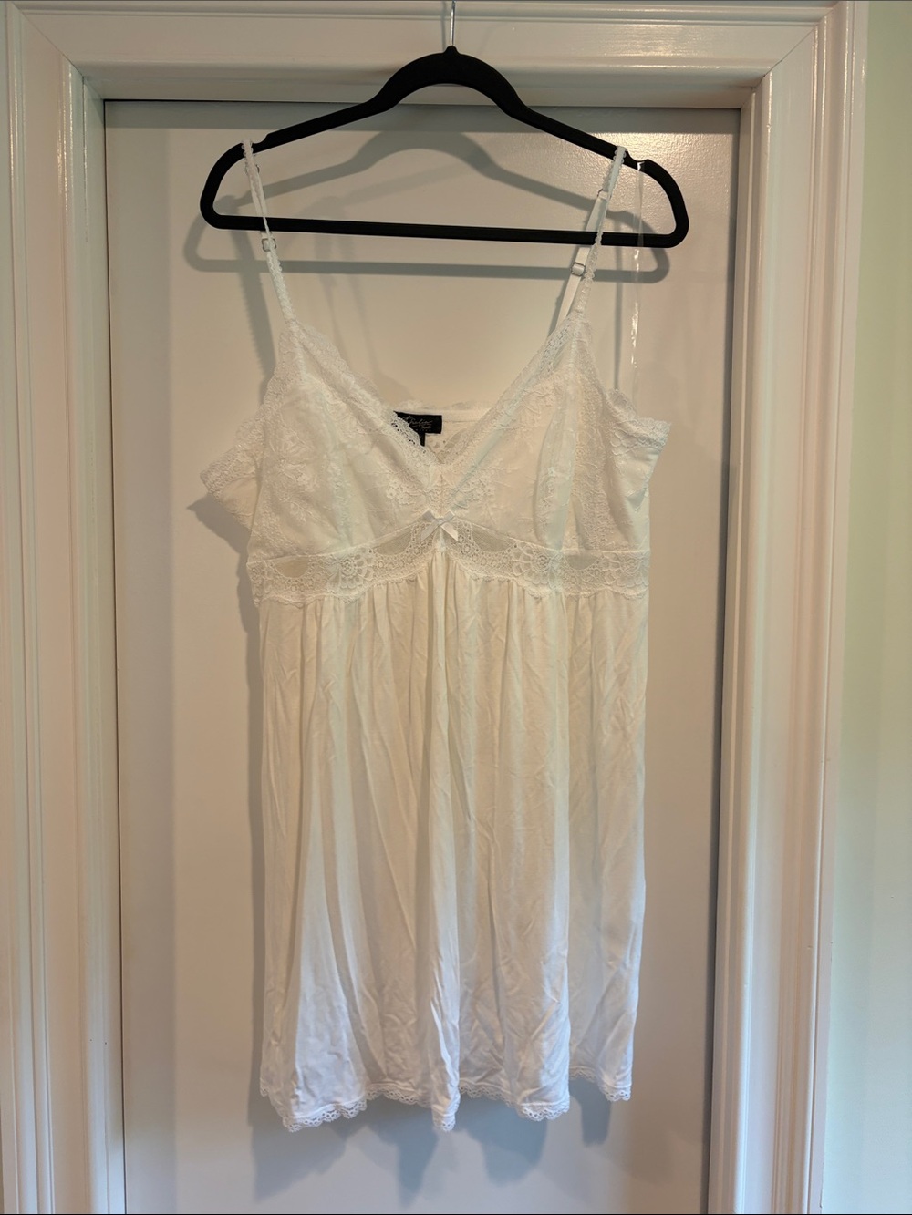 Thalia Sodi White Lace-Trim Chemise with Bow Accent